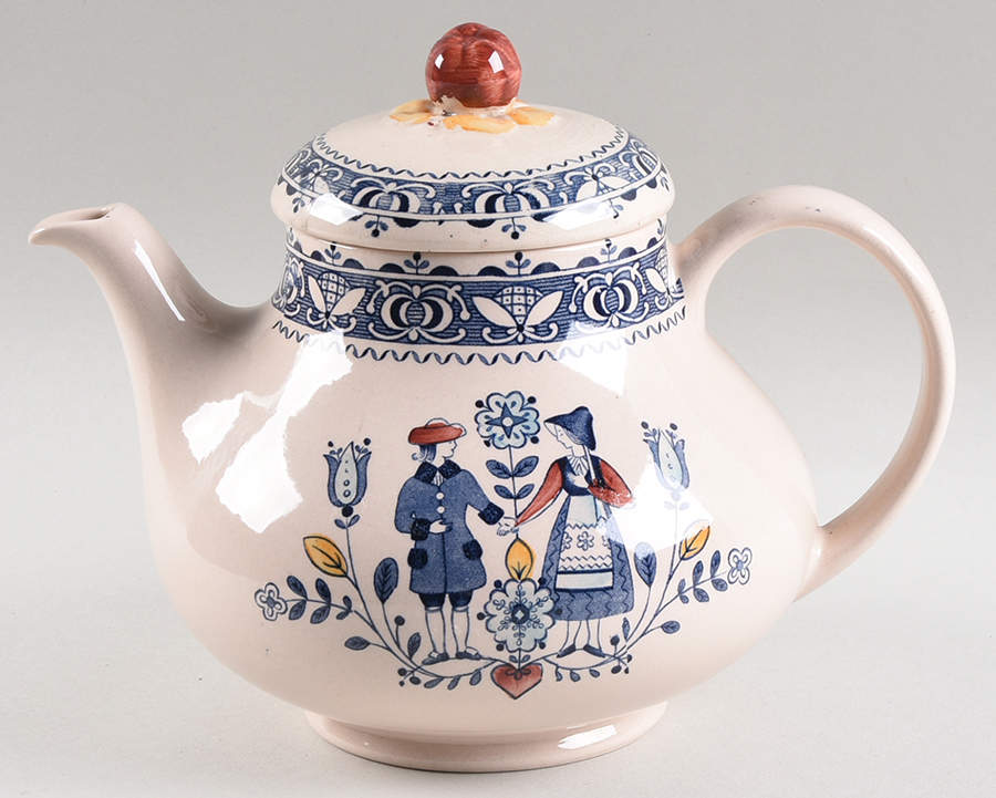 Hearts & Flowers Smooth Teapot & Lid by Johnson Brothers-1