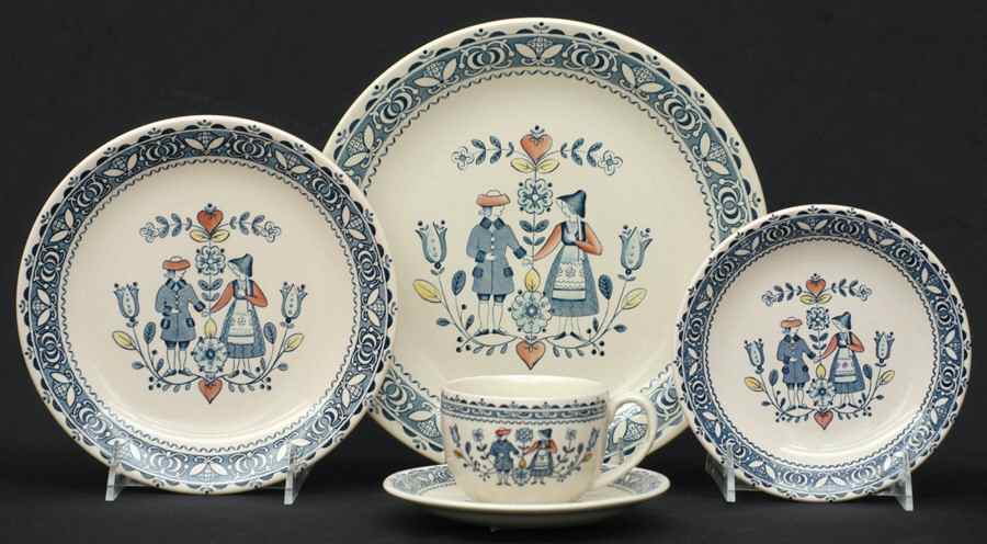 Hearts & Flowers Smooth 5 Piece Place Setting by Johnson Brothers-1