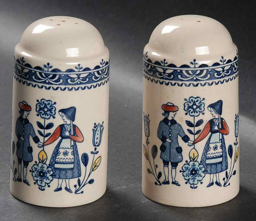 Hearts & Flowers Smooth Salt & Pepper Set by Johnson Brothers-1