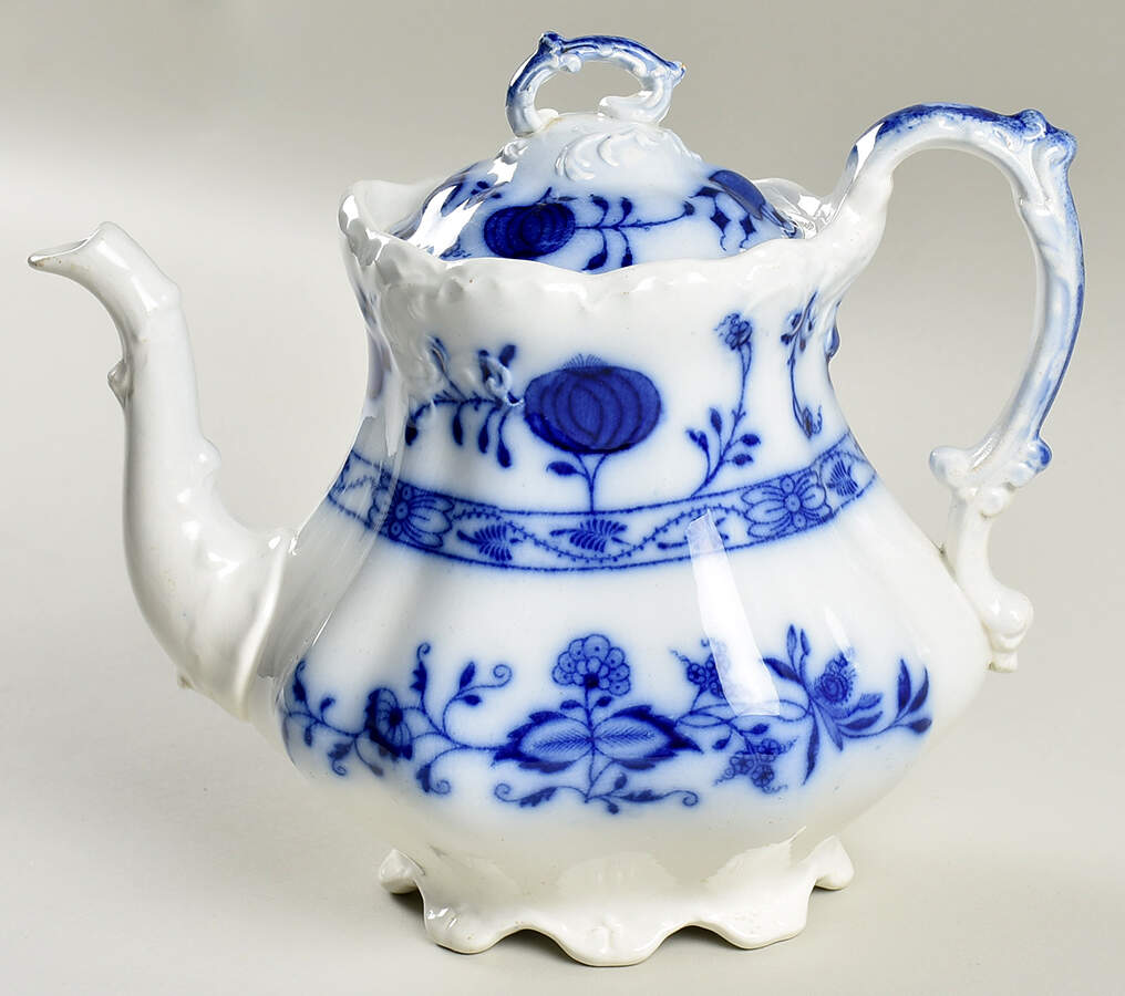 Holland (Flow Blue) Teapot & Lid by Johnson Brothers-1