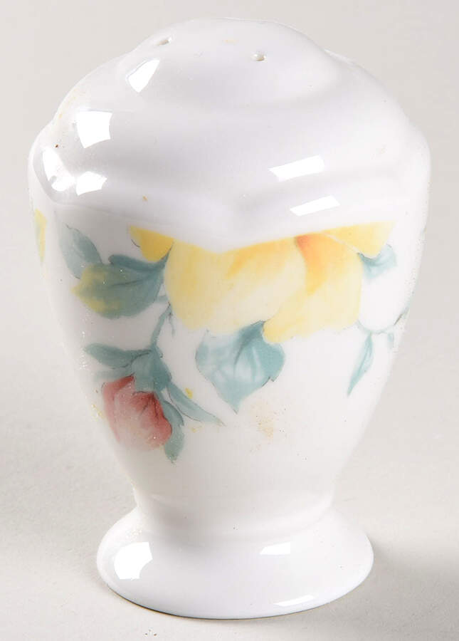 Hyde Park (Scalloped) Pepper Shaker by Johnson Brothers-1