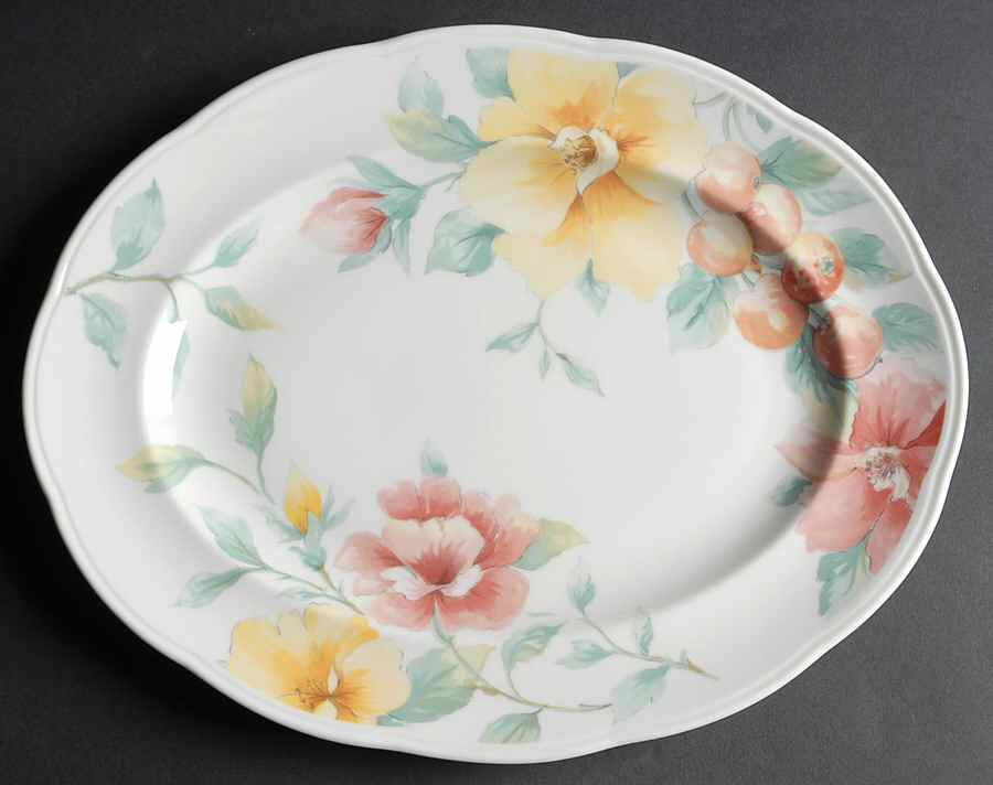 Hyde Park (Scalloped) 14" Oval Serving Platter by Johnson Brothers-1