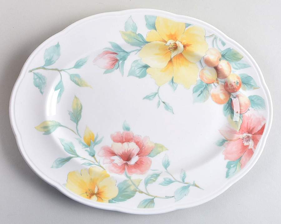 Hyde Park (Scalloped) 13" Oval Serving Platter by Johnson Brothers-1