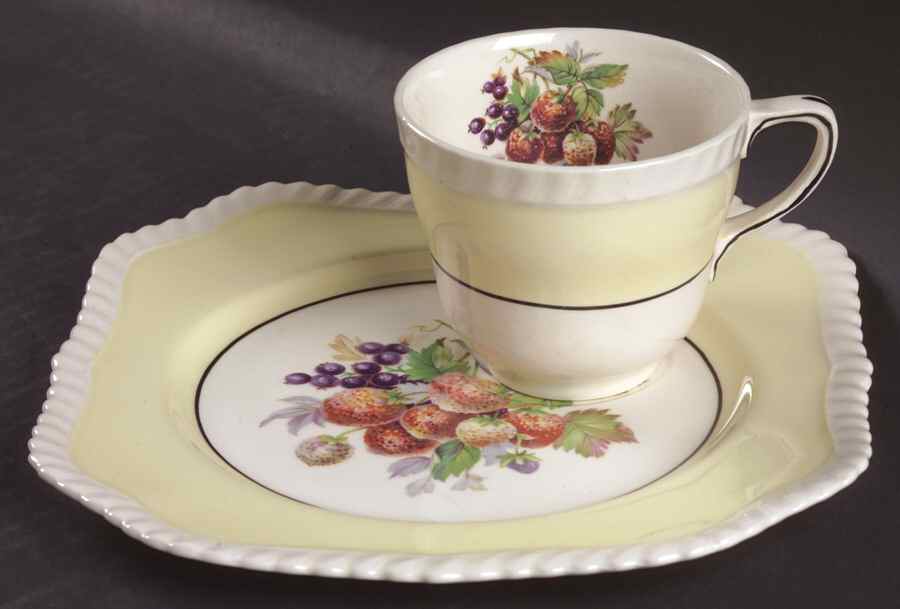 California Snack Plate & Cup Set by Johnson Brothers-1