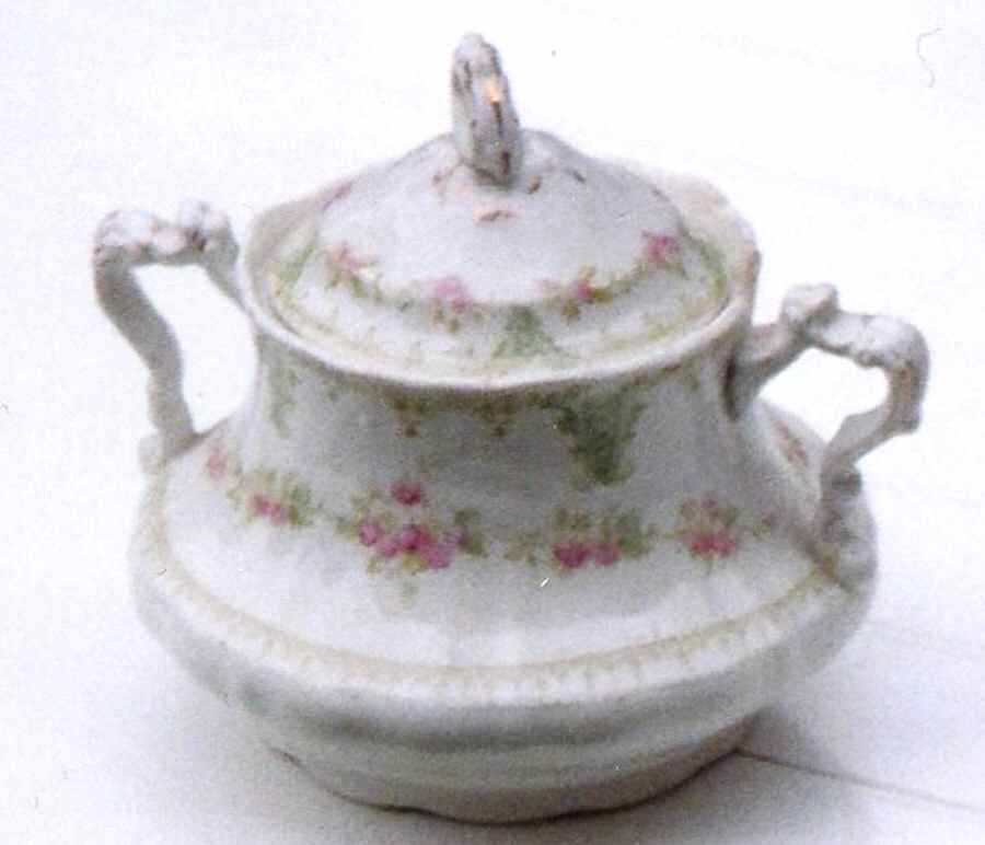 JB147 Sugar Bowl & Lid by Johnson Brothers-1