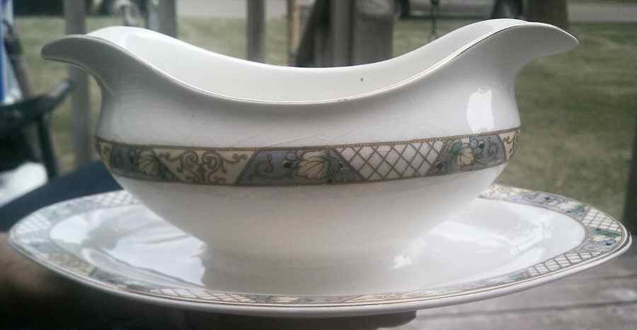 JB173 Gravy Boat with Attached Underplate by Johnson Brothers-1