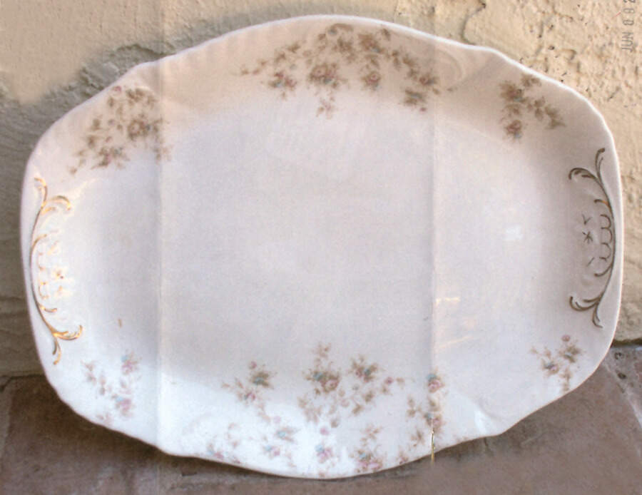 JB246 12" Oval Serving Platter by Johnson Brothers-1