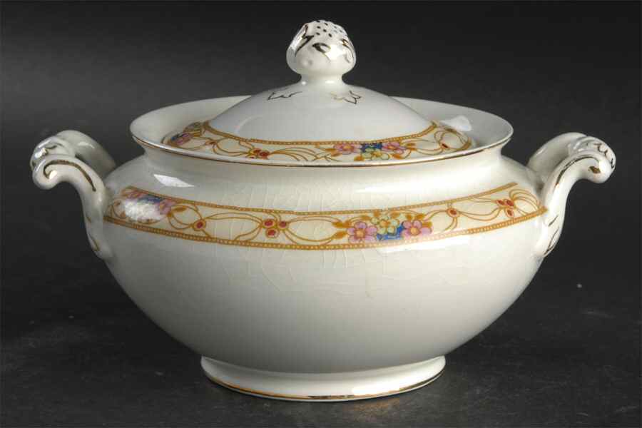 JB29 Sugar Bowl & Lid by Johnson Brothers-1