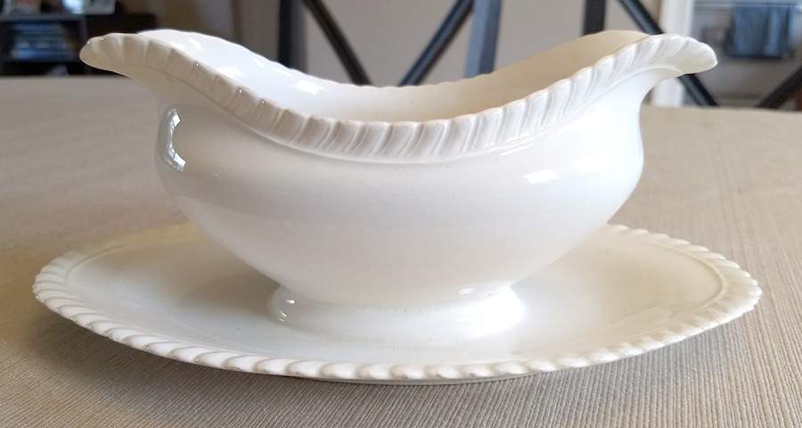 JB305 Gravy Boat with Attached Underplate by Johnson Brothers-1