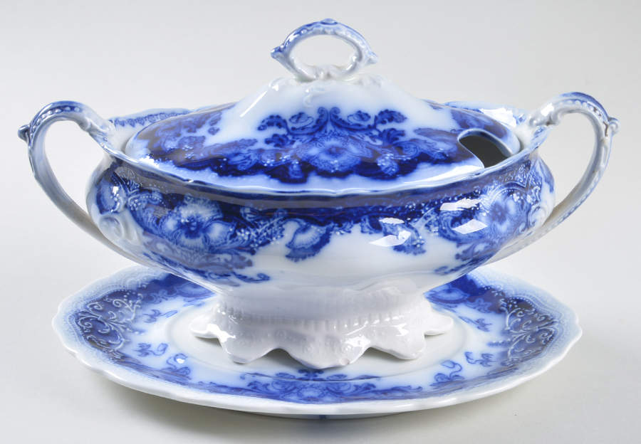 Oregon (Flow Blue) Sauce Boat & Lid with Underplate by Johnson Brothers-1