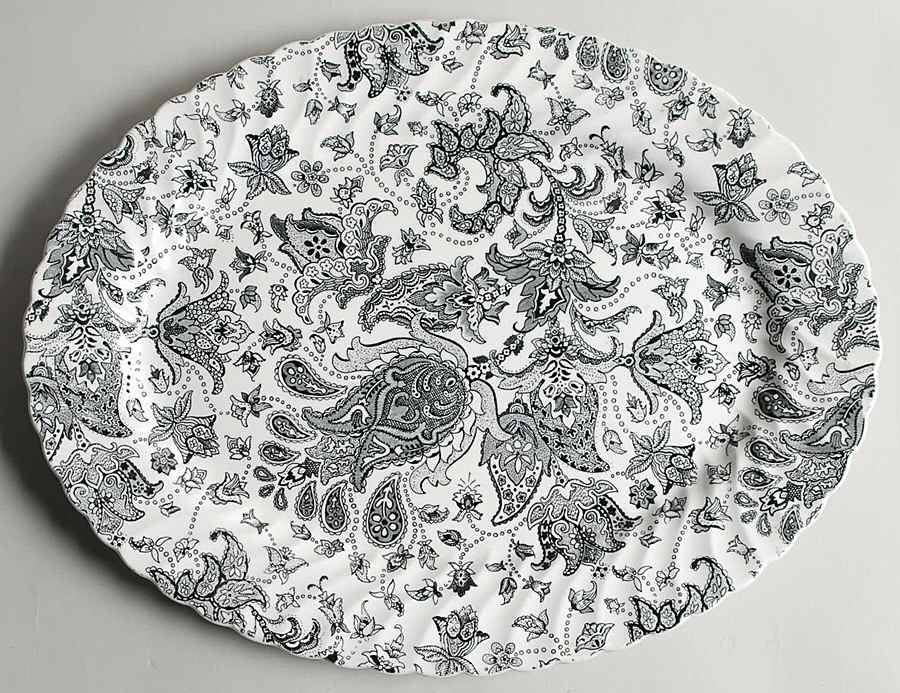 Paisley Black 15" Oval Serving Platter by Johnson Brothers-1