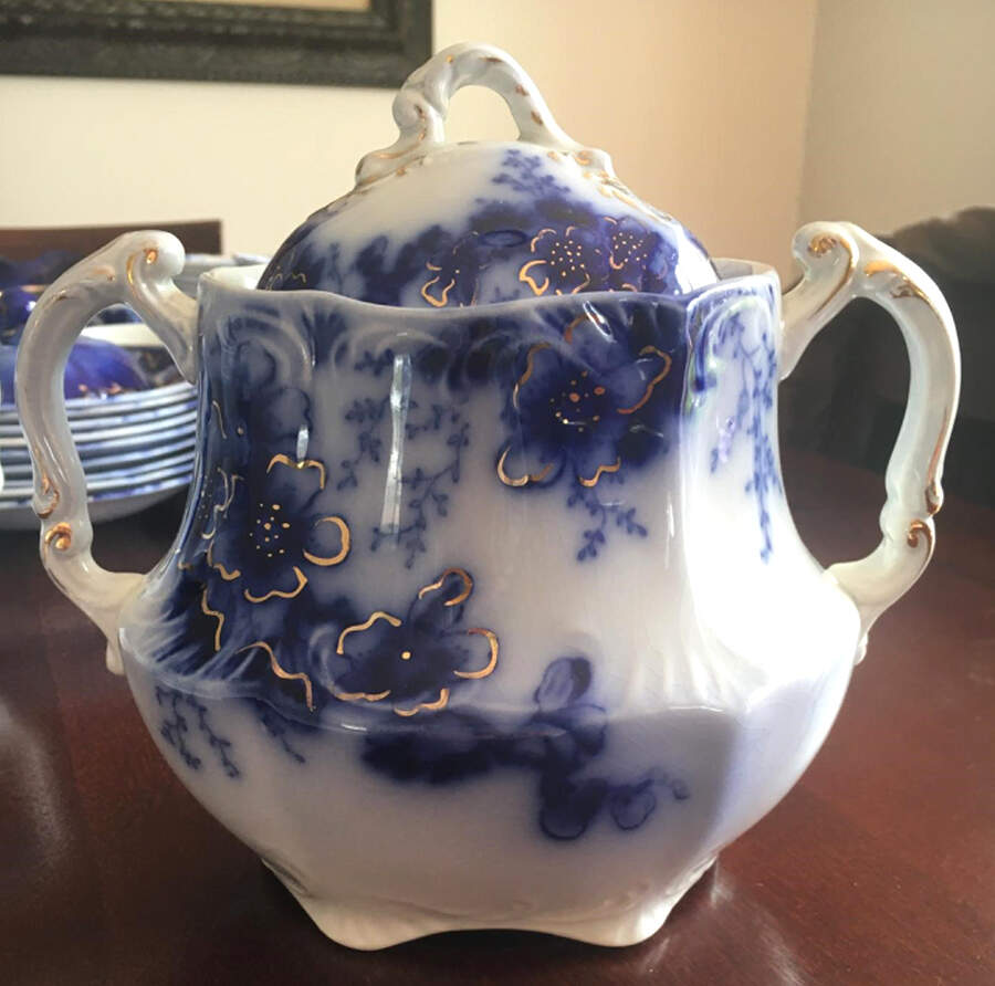 Peach (Flow Blue, Gold Accents) Sugar Bowl & Lid by Johnson Brothers-1