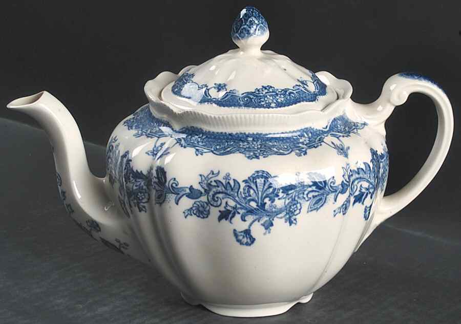 Persian Tulip Blue Teapot & Lid by Johnson Brothers-1