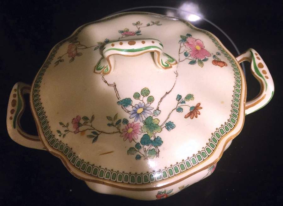 Princess Mary Sugar Bowl & Lid by Johnson Brothers-1