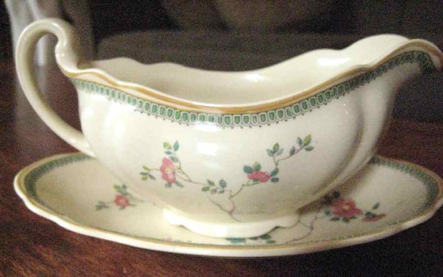 Princess Mary Gravy Boat & Underplate by Johnson Brothers-1