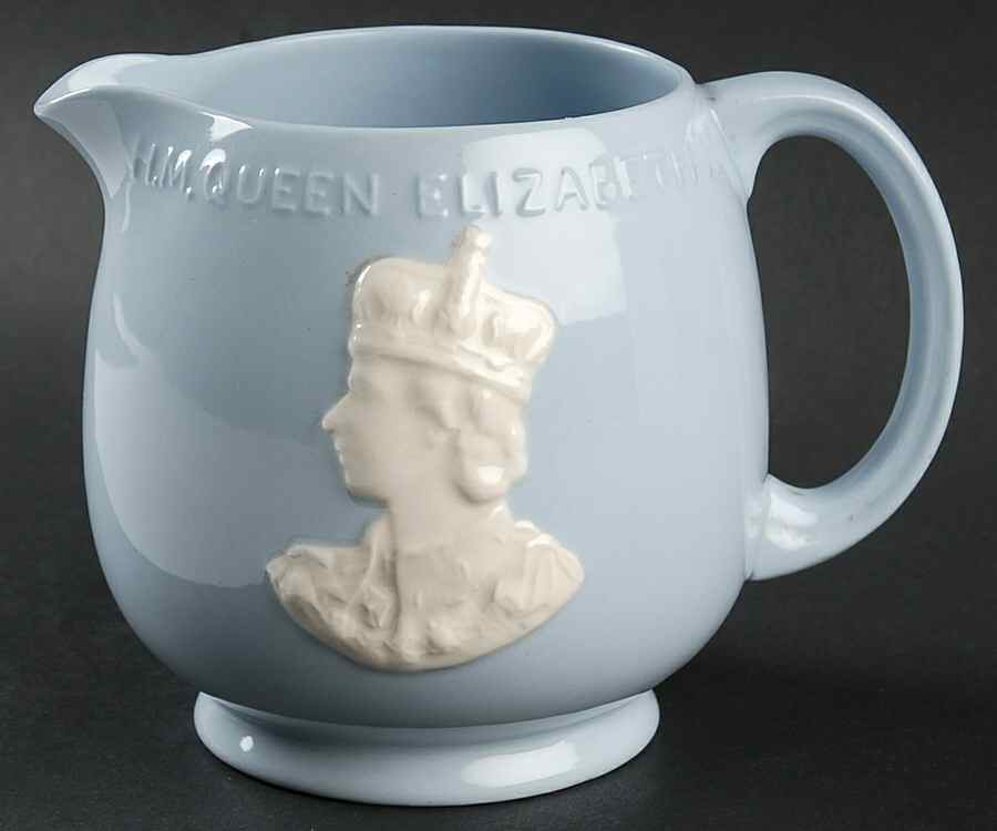 Royalty Giftware 28 Oz Jug by Johnson Brothers-1
