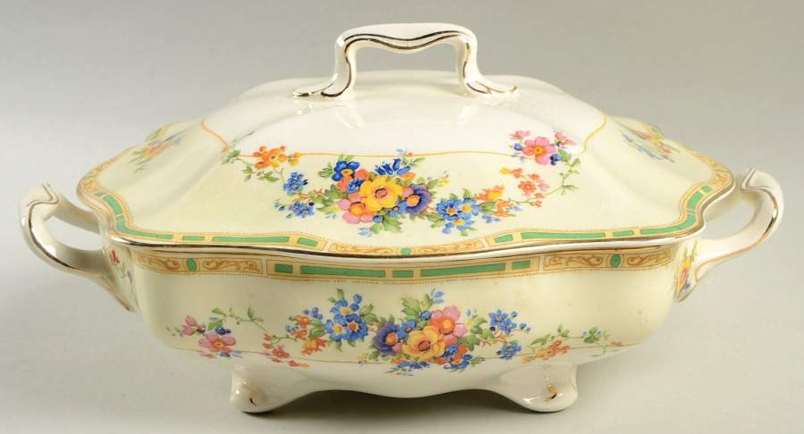 Romance (Scallop) Square Covered Vegetable by Johnson Brothers-1