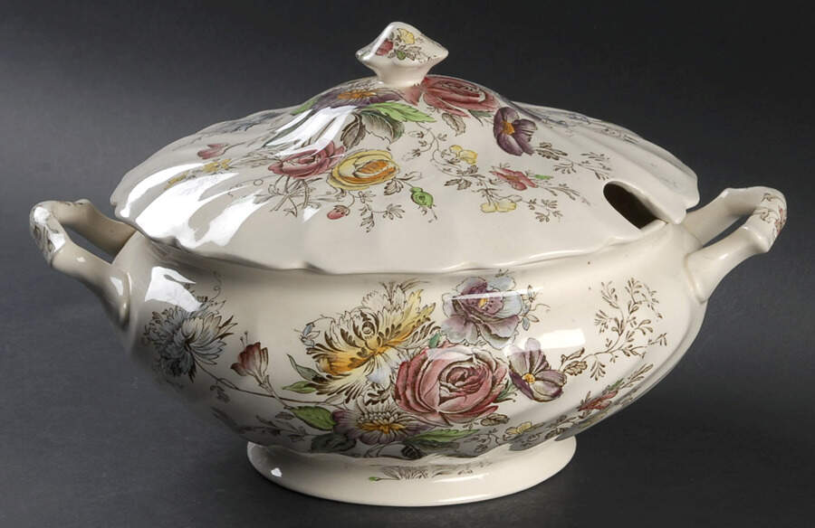 Sheraton (Floral Center) Tureen &  Lid by Johnson Brothers-1