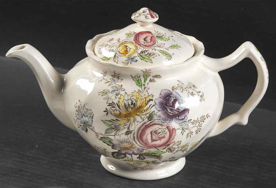 Sheraton (Floral Center) Teapot & Lid by Johnson Brothers-1