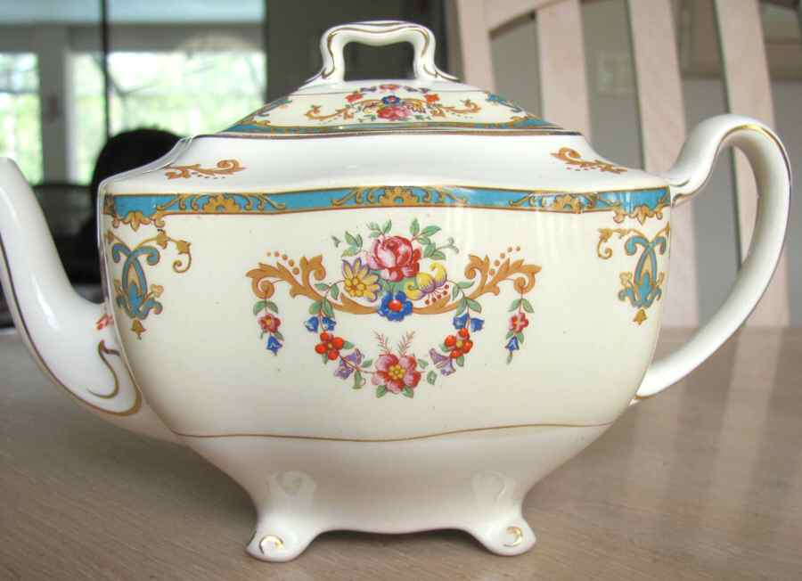Sicily Teapot & Lid by Johnson Brothers-1
