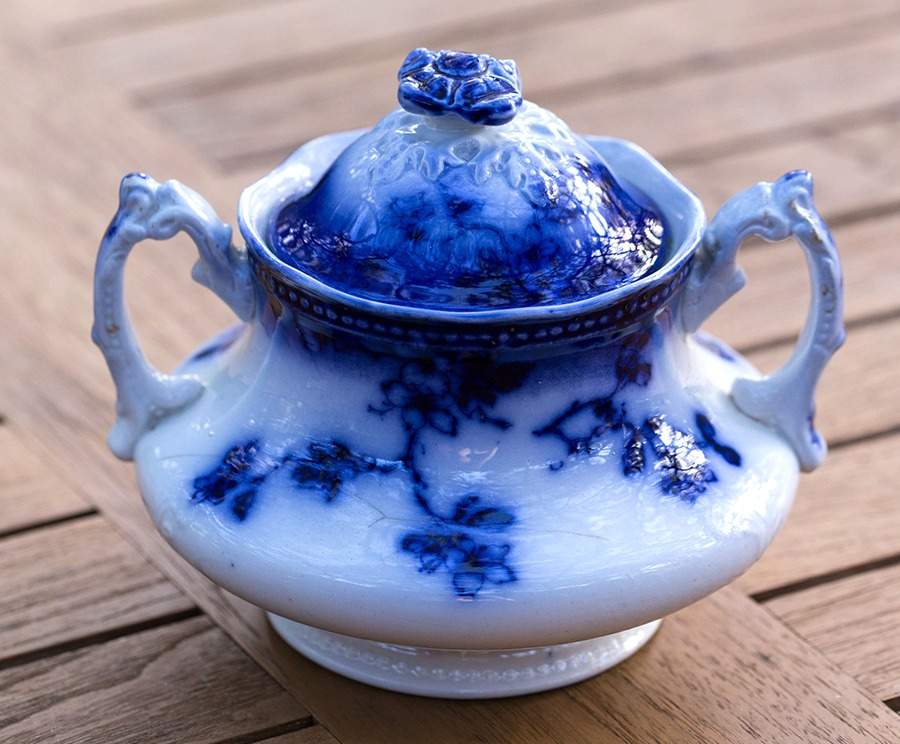 St Louis (Flow Blue) Sugar Bowl & Lid by Johnson Brothers-1