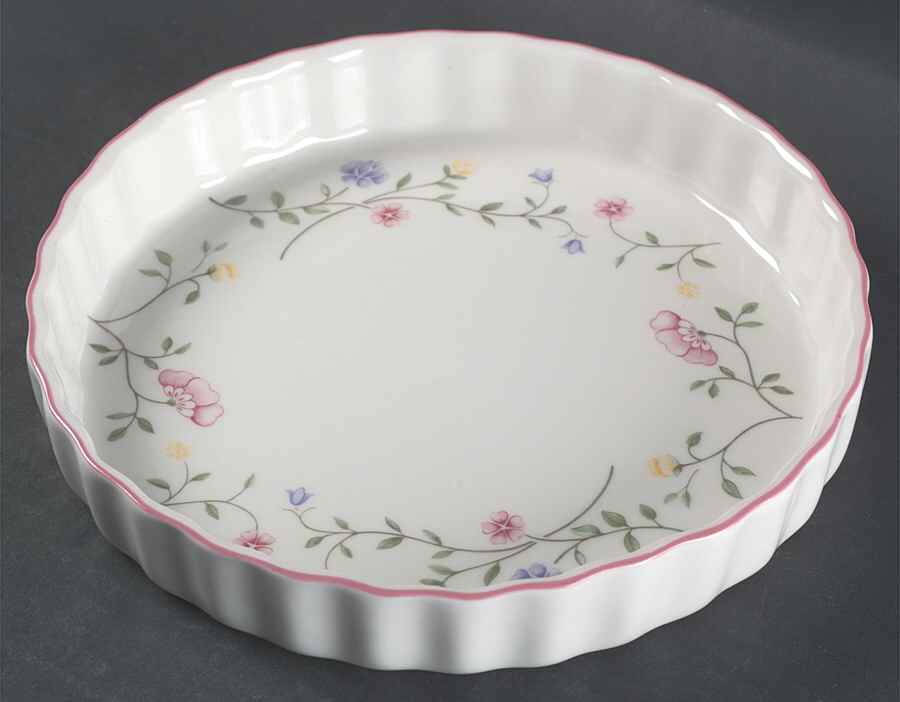 Summer Chintz (Made in England, Earthenware) 9" Quiche by Johnson Brothers-1
