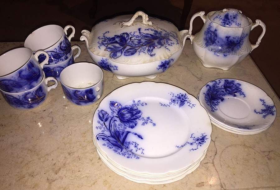 Tulip (Flow Blue) Dinner Plate by Johnson Brothers-1