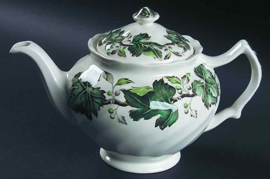 Vintage Cream (Green Ivy & Berries) Teapot & Lid by Johnson Brothers-1