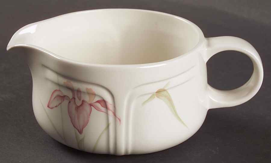 Vogue (Flowers Center) Gravy Boat by Johnson Brothers-1
