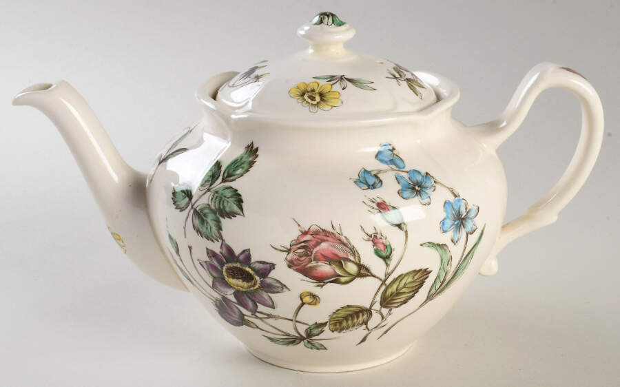 Wakefield Teapot & Lid by Johnson Brothers-1