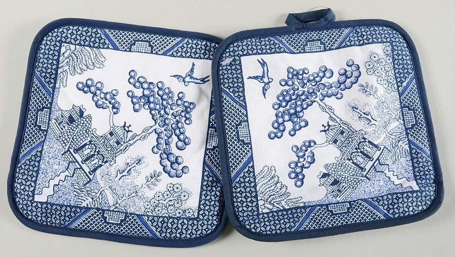 Willow Blue (Made in England, Earthenware, Newer) (Set of 2) Cloth Potholders by Johnson Brothers-1