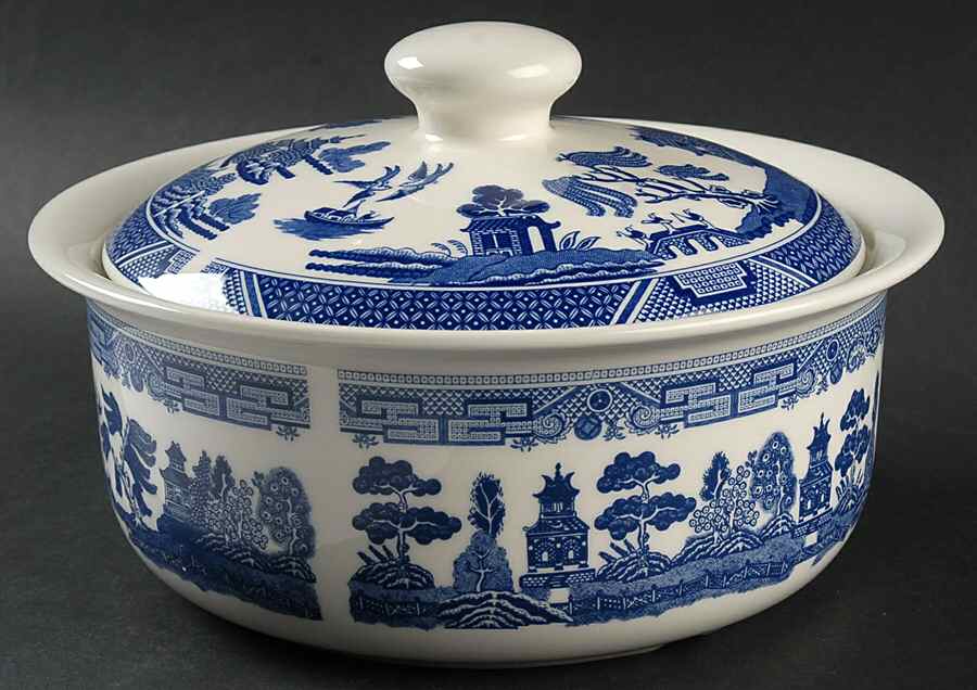 Willow Blue (Made in England, Earthenware, Newer) 2 Qt Round Covered Casserole by Johnson Brothers-1