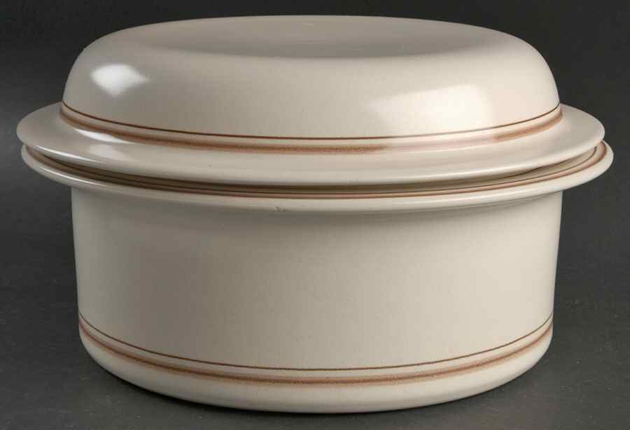 Country Cupboard Brown 2.25 Qt Round Covered Casserole by Jepcor-1