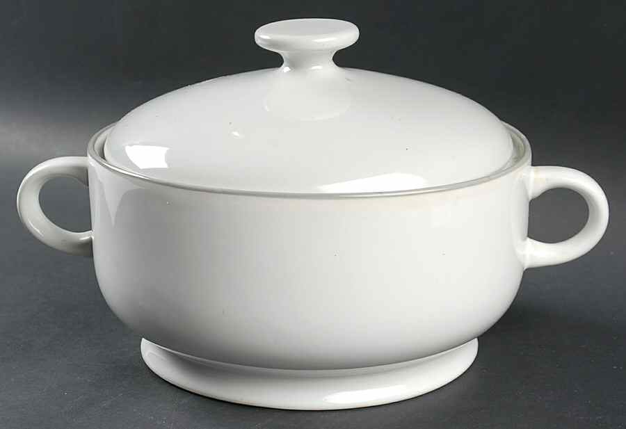 JMP3 2.5 Qt Round Covered Casserole by JMP Marketing-1