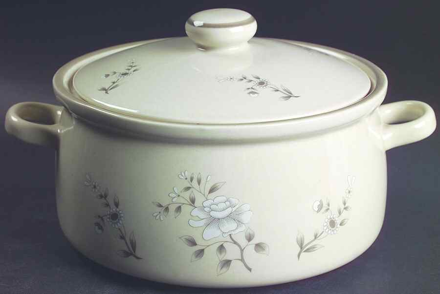 JMP5 2.5 Qt Round Covered Casserole by JMP Marketing-1