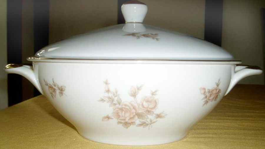 JOH112 Round Covered Vegetable by Johann Haviland-1