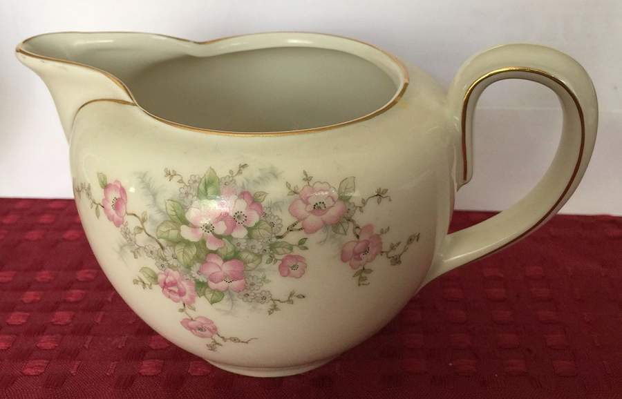 E629 Creamer by Johann Haviland-1