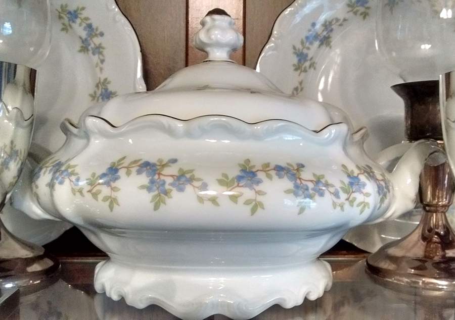 JOH196 Round Covered Vegetable by Johann Haviland-1