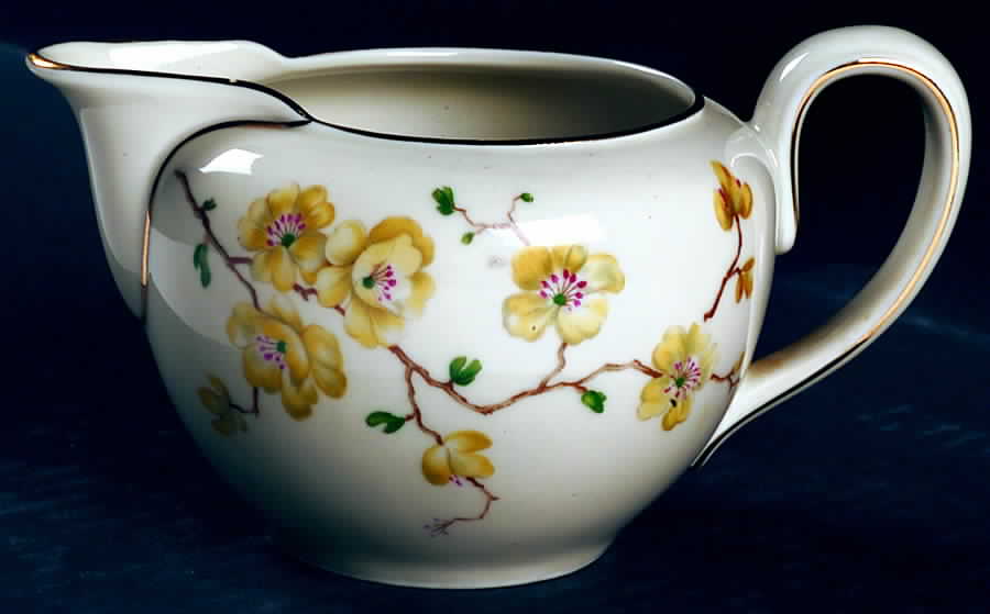 E653 Creamer by Johann Haviland-1