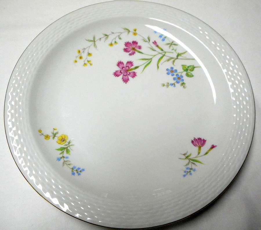 Red Carnation Dinner Plate by Johann Haviland-1