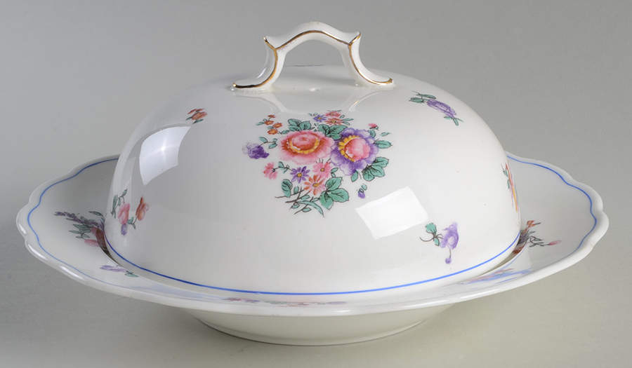 Olde English (Scalloped) Muffin Dish & Lid by George Jones & Sons-1