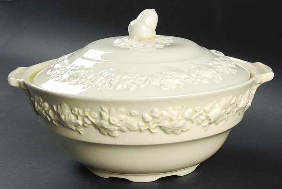 Trentham Round Covered Vegetable by George Jones & Sons-1