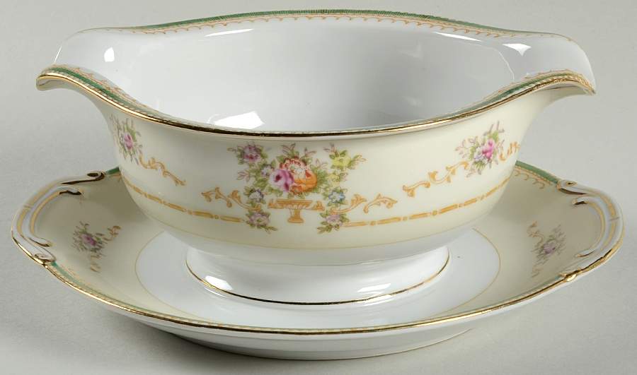 P559 Gravy Boat with Attached Underplate by Jyoto-1