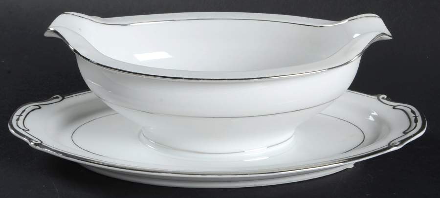 400P Gravy Boat with Attached Underplate by Jyoto-1