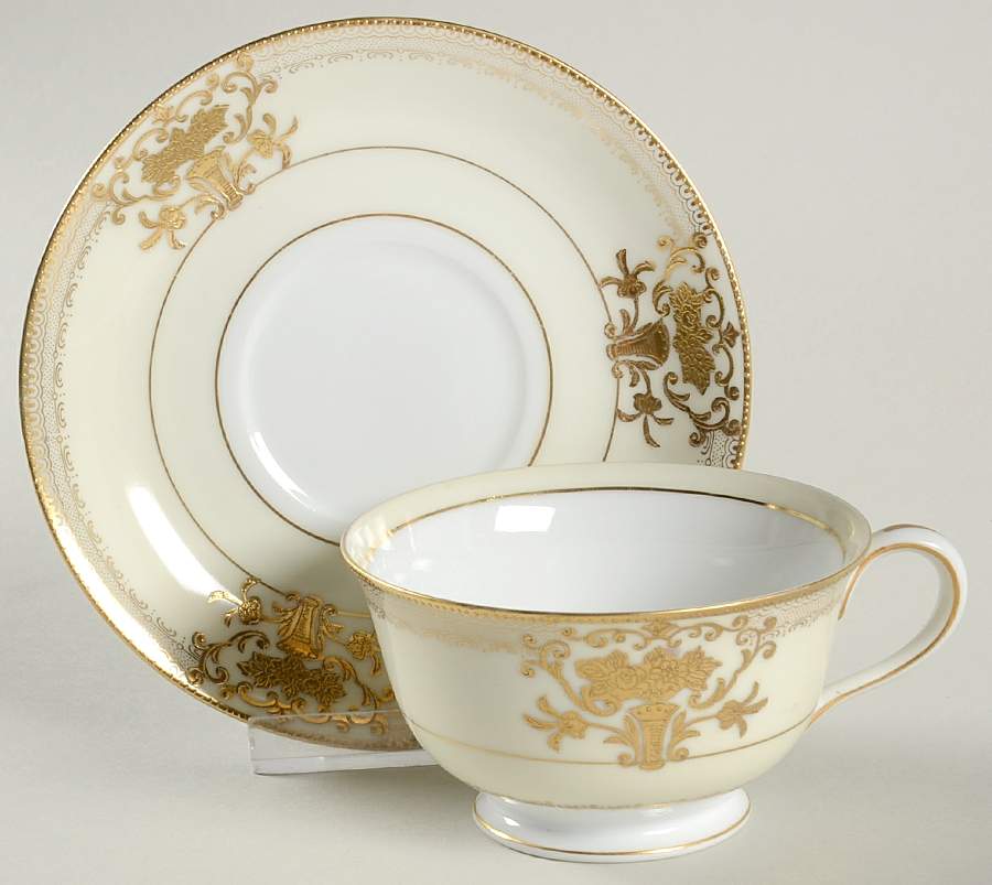 407 Footed Cup & Saucer Set by Jyoto-1