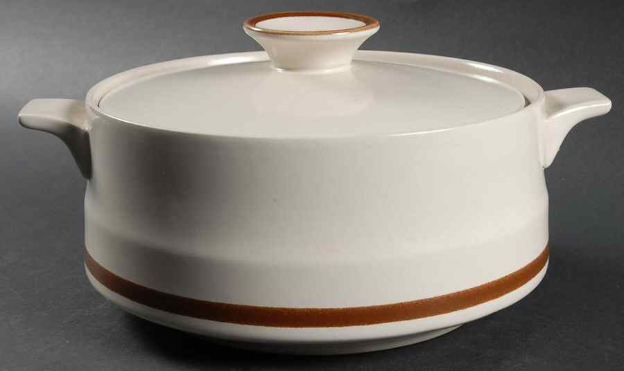 Camelot 2 Qt Round Covered Casserole by Japan-1