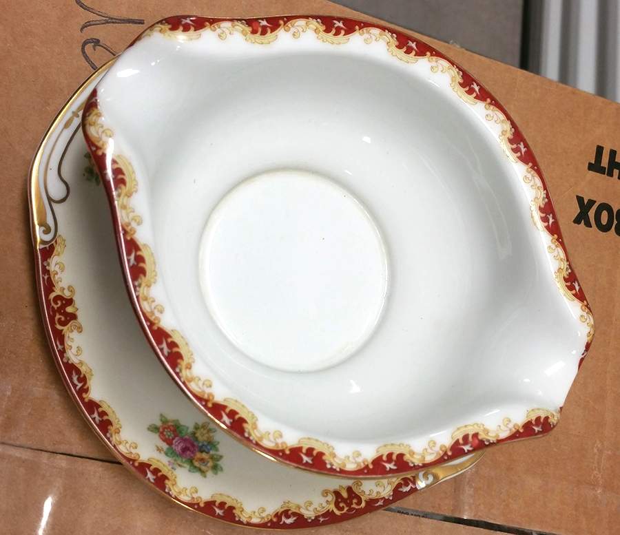 JYO24 Gravy Boat with Attached Underplate by Jyoto-1