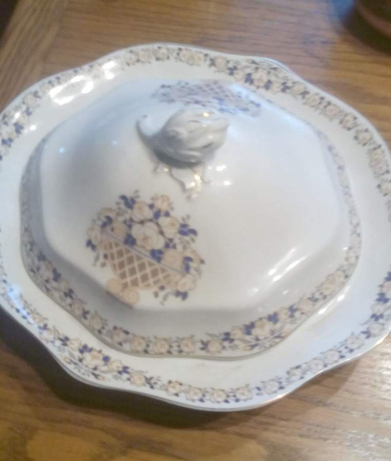 Villa Round Covered Butter by Johnson Brothers-1