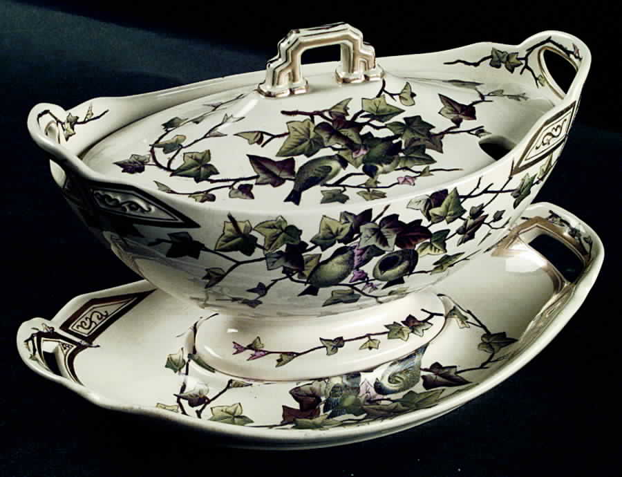 Ivy Bower Gravy Boat & Lid w/Underplate by George Jones & Sons-1