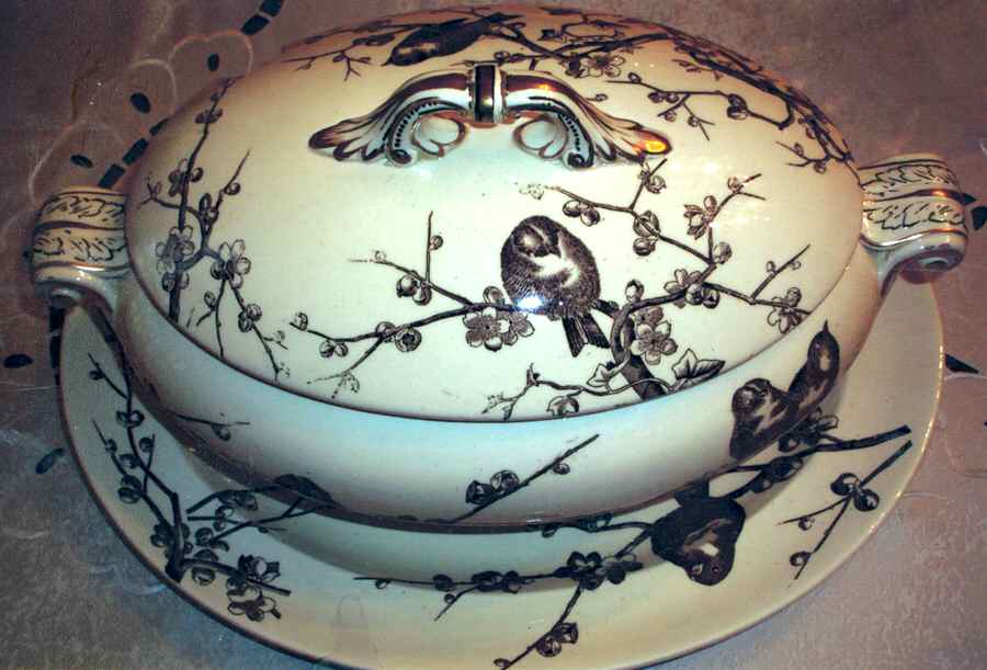 Almonds Brown Tureen &  Lid by George Jones & Sons-1